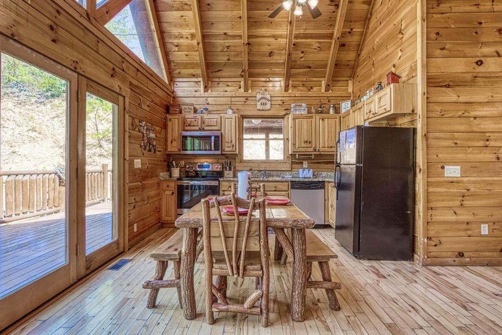 Heavenly Bear, Hot Tub, 1089 Of Free Attraction Tickets For Each Paid Day, Dollywood And More Sevierville Exteriör bild