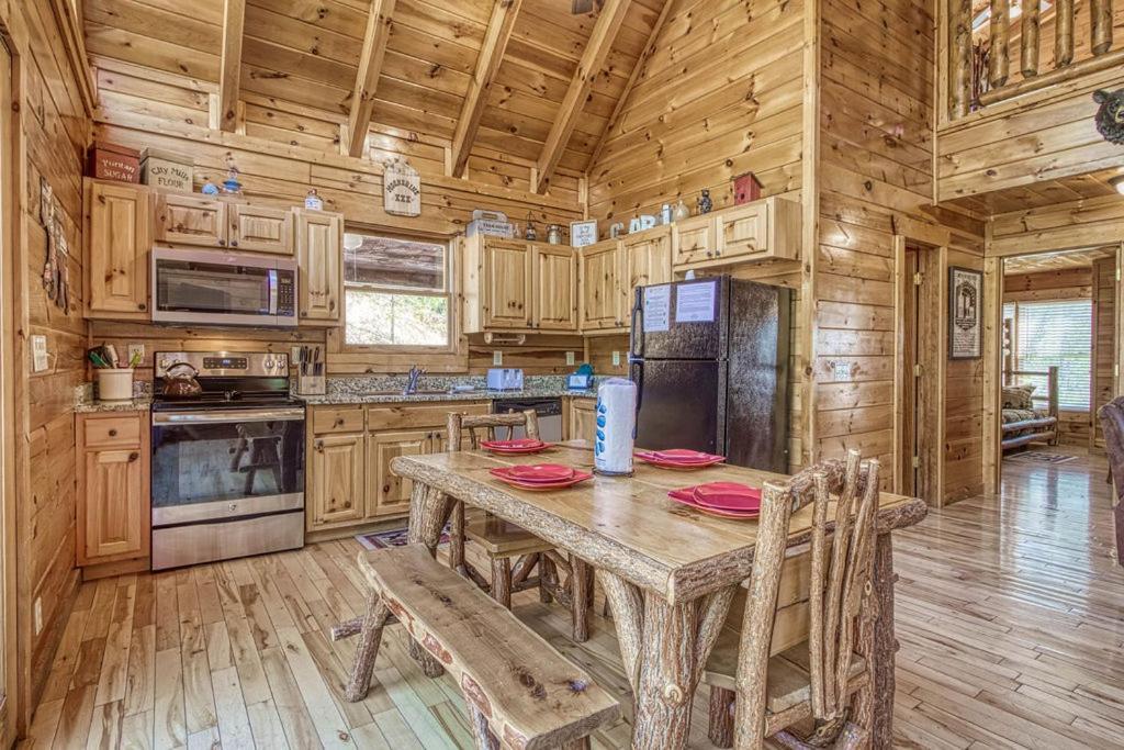 Heavenly Bear, Hot Tub, 1089 Of Free Attraction Tickets For Each Paid Day, Dollywood And More Sevierville Exteriör bild